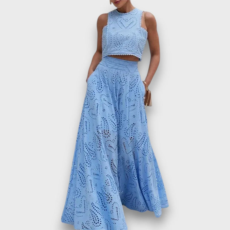 Lysara – Two-Piece with Cut-Out Romance