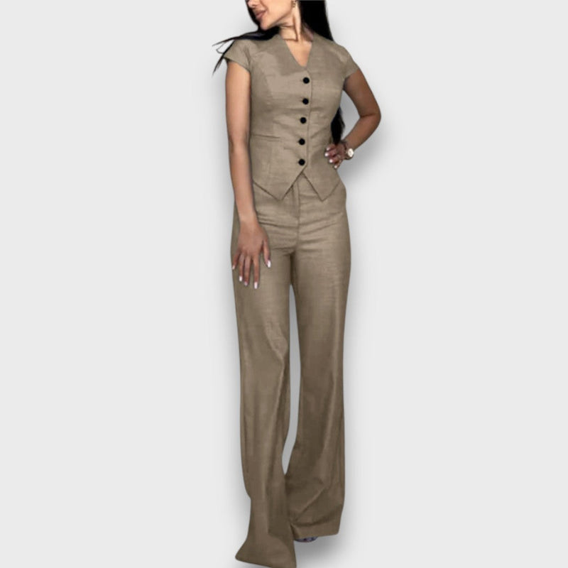 Laura – Elegant Set with Feminine Silhouette