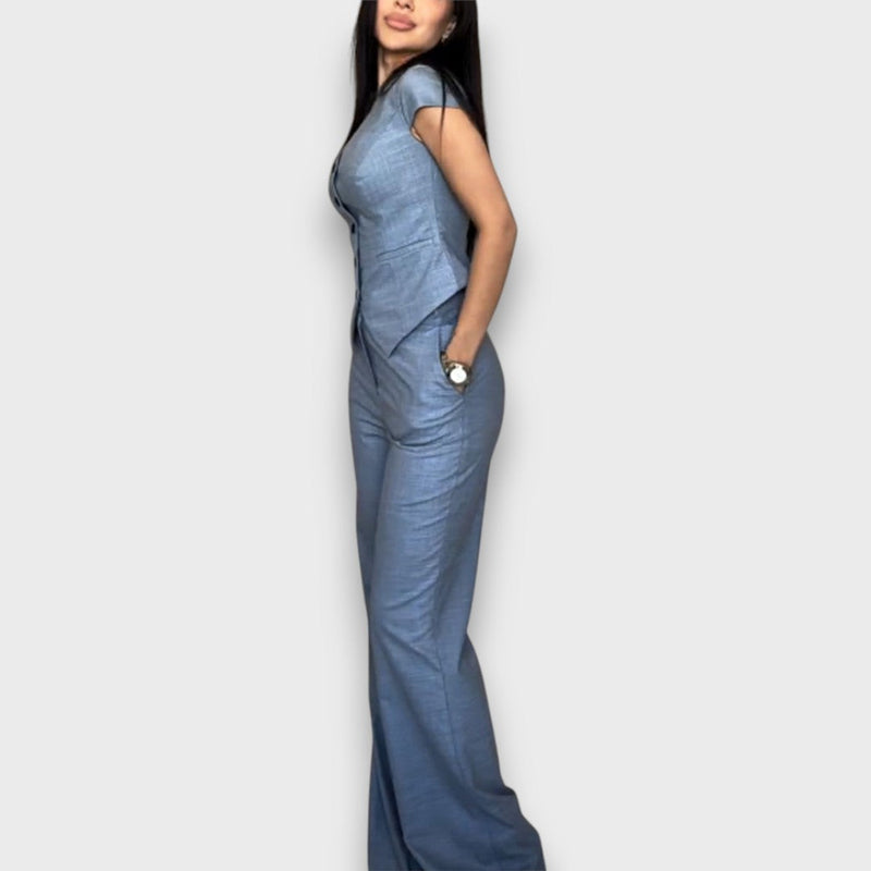 Laura – Elegant Set with Feminine Silhouette